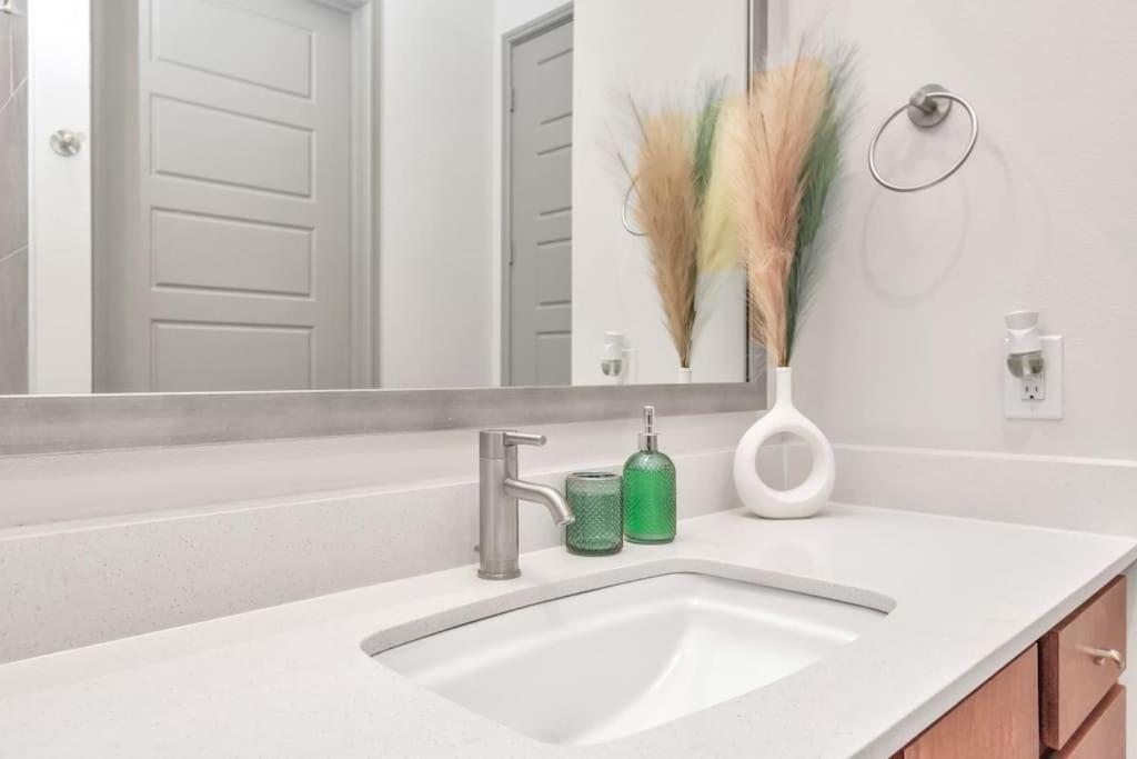 U3 Penthouse Houstonw Car Astros W Skyline-View Apartment Exterior photo