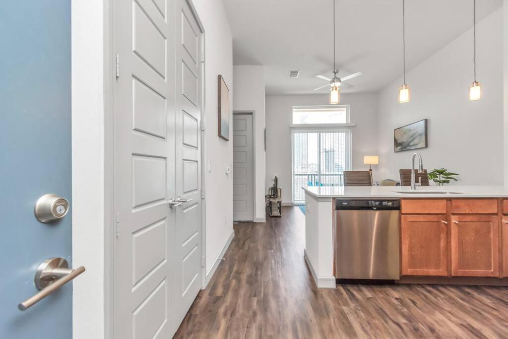 U3 Penthouse Houstonw Car Astros W Skyline-View Apartment Exterior photo