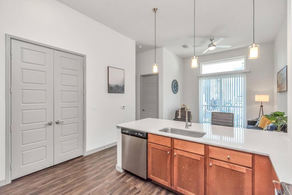 U3 Penthouse Houstonw Car Astros W Skyline-View Apartment Exterior photo